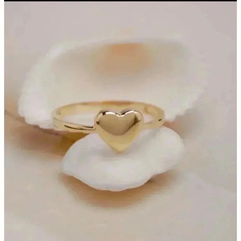 Elegant Heart Ring Size 6 - Picture 5 of 5